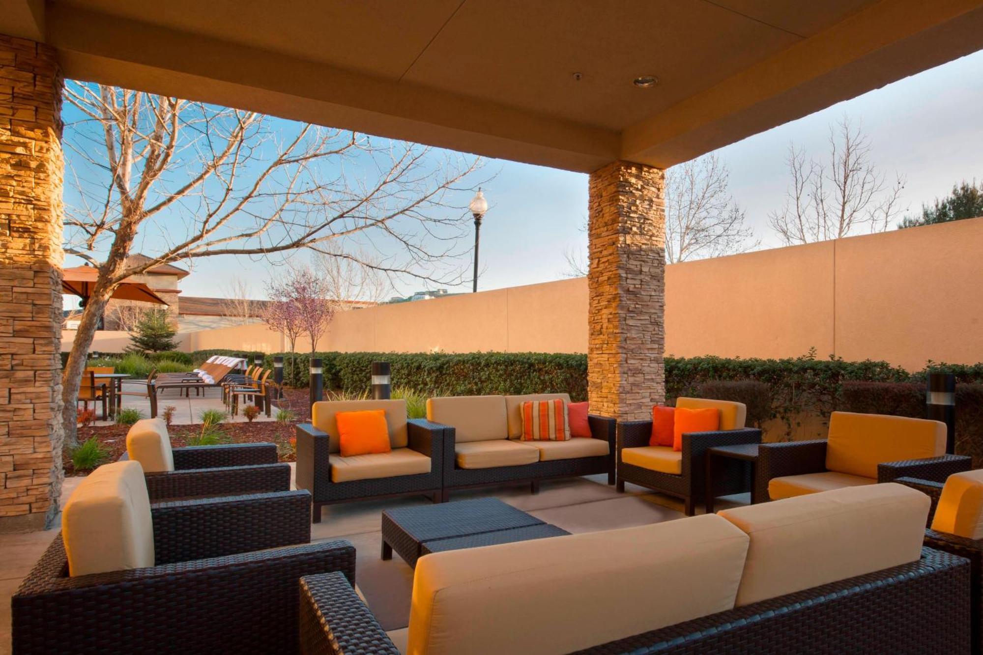 Courtyard By Marriott Sacramento Folsom Hotel Kültér fotó